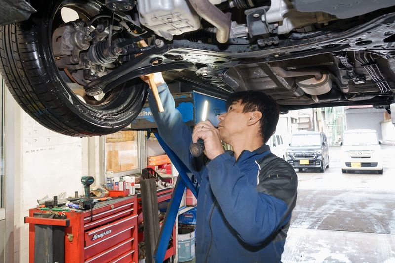 本社整備工場での下回り点検